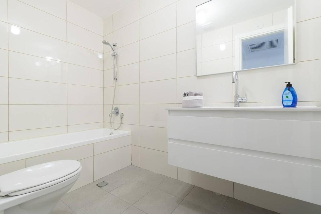 Exclusive Two-Bedroom Apartment With Parking Baitulmaqdis Luaran gambar