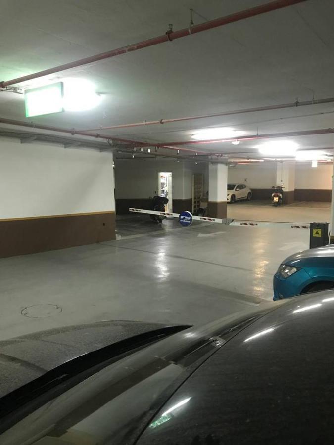 Exclusive Two-Bedroom Apartment With Parking Baitulmaqdis Luaran gambar