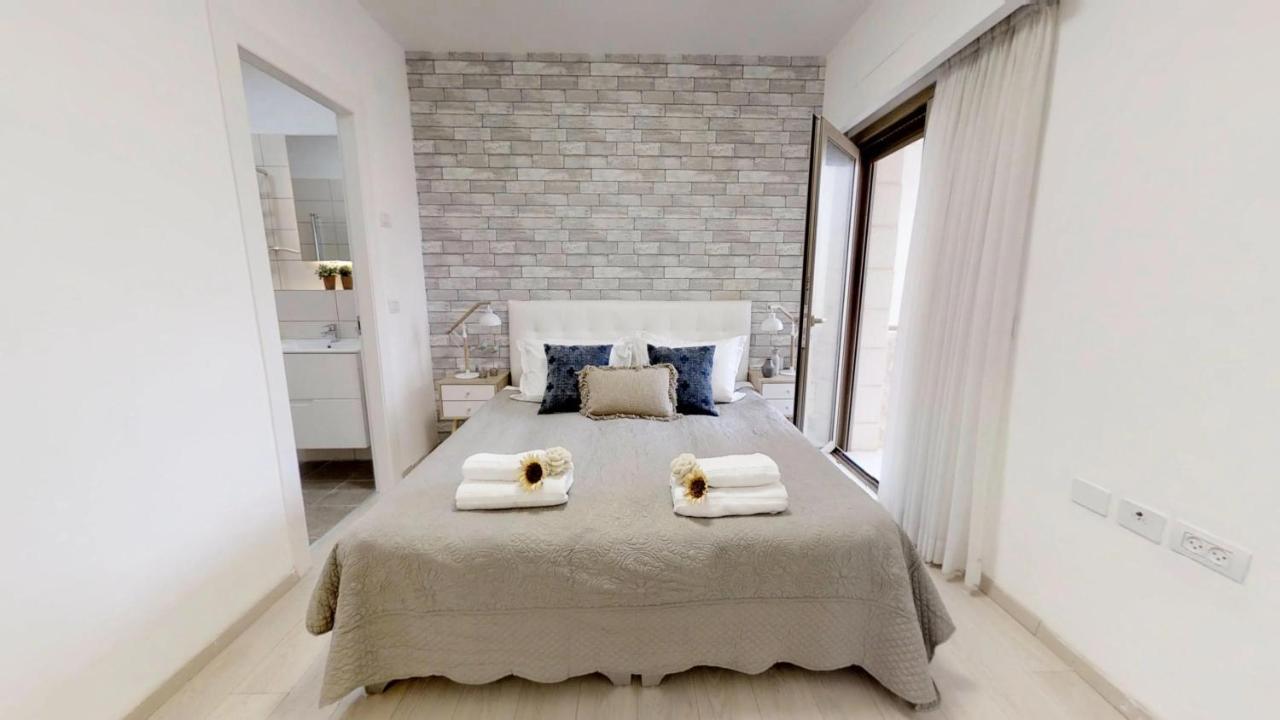 Exclusive Two-Bedroom Apartment With Parking Baitulmaqdis Luaran gambar