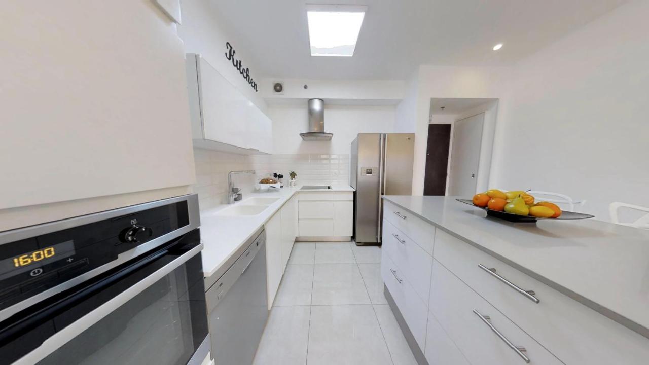 Exclusive Two-Bedroom Apartment With Parking Baitulmaqdis Luaran gambar