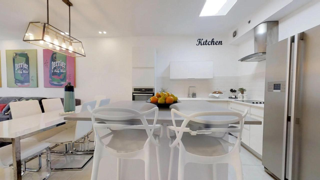 Exclusive Two-Bedroom Apartment With Parking Baitulmaqdis Luaran gambar