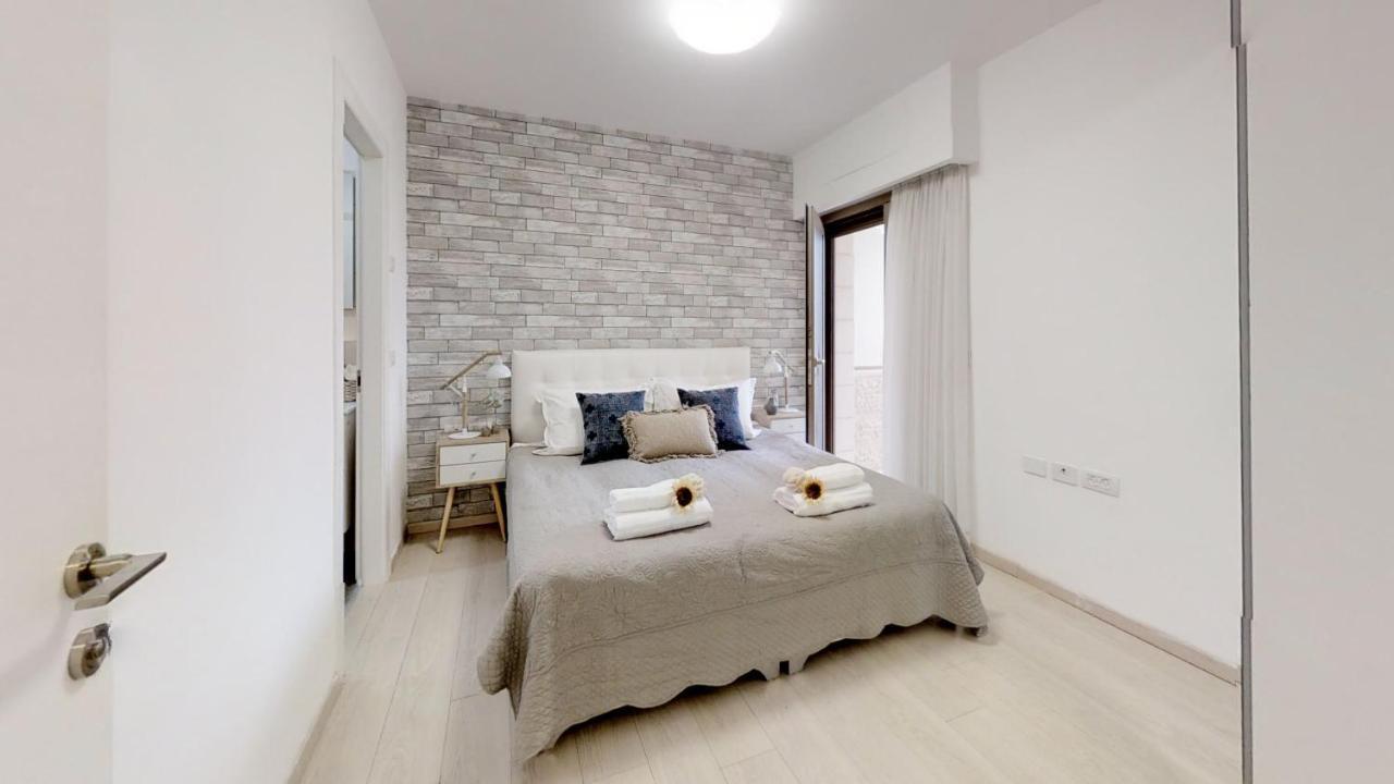 Exclusive Two-Bedroom Apartment With Parking Baitulmaqdis Luaran gambar
