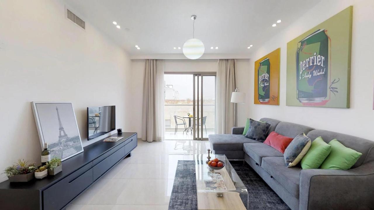 Exclusive Two-Bedroom Apartment With Parking Baitulmaqdis Luaran gambar